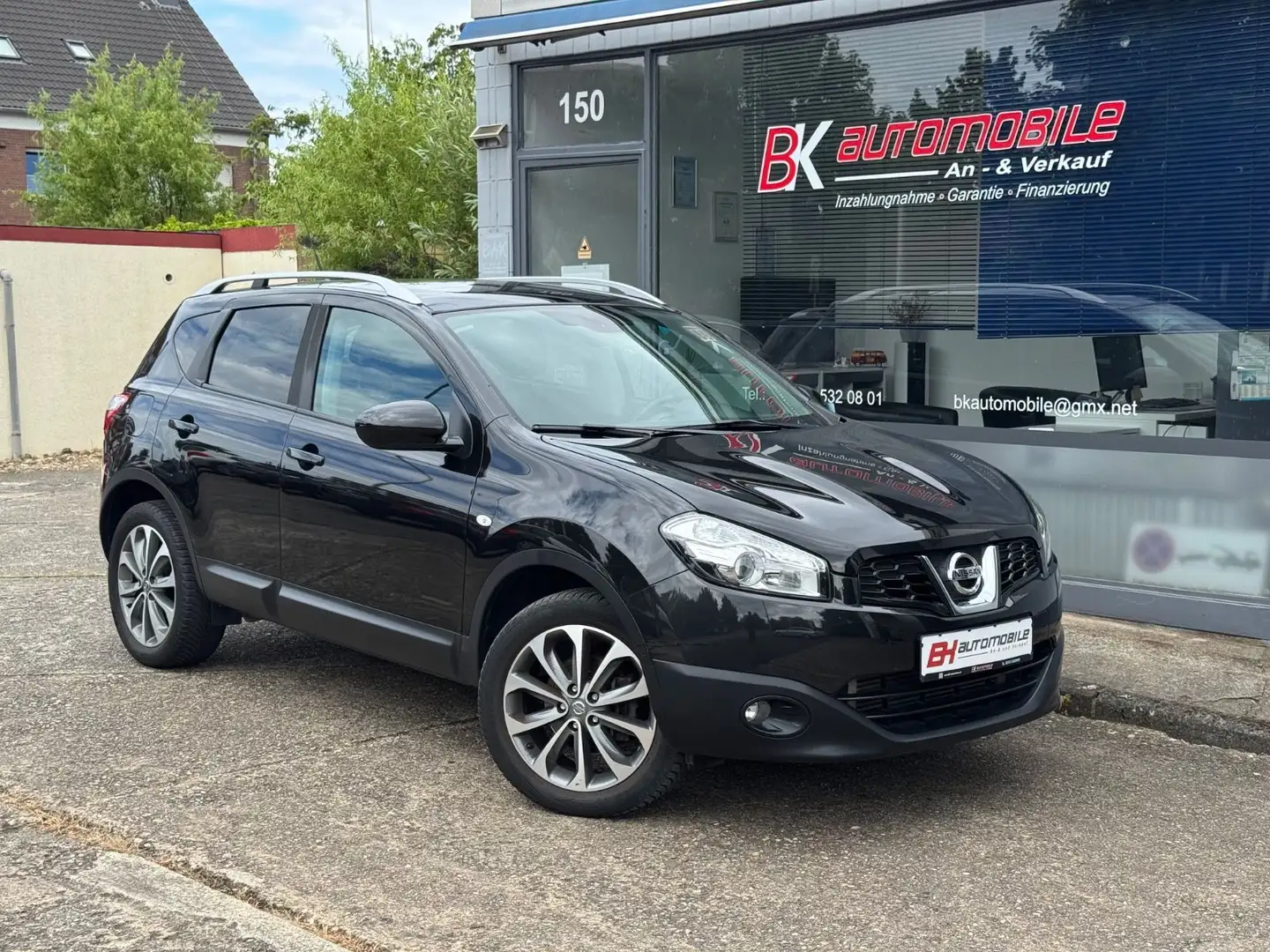 Nissan Qashqai I-Way 4X4 Aut. Navi AHK Kamera Panorama Schwarz - 1
