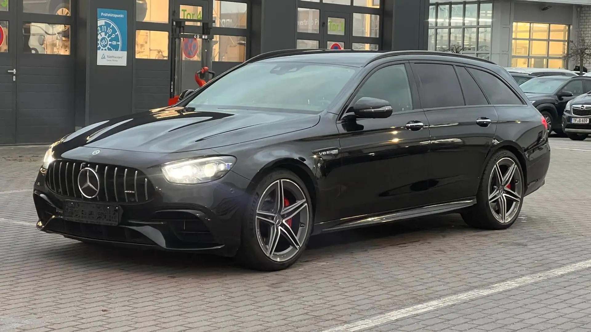 Mercedes-Benz E 63 AMG S*BURMESTER*ACC*AWD*AMBIENTE*MIETKAUF Schwarz - 1