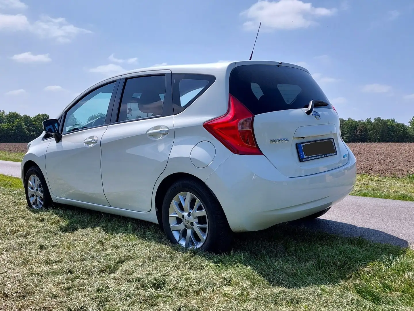 Nissan Note 1.2 acenta SH vorne, 360° Navi - 2