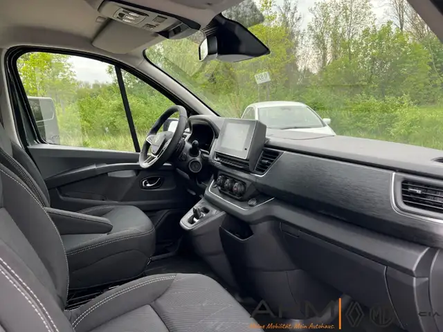 Renault Trafic view 14