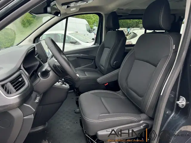 Renault Trafic view 11