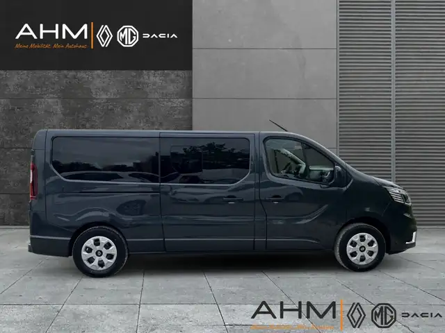 Renault Trafic view 6