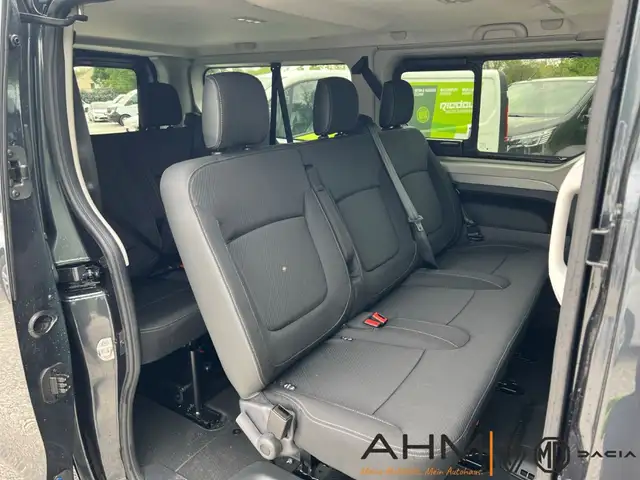 Renault Trafic view 12