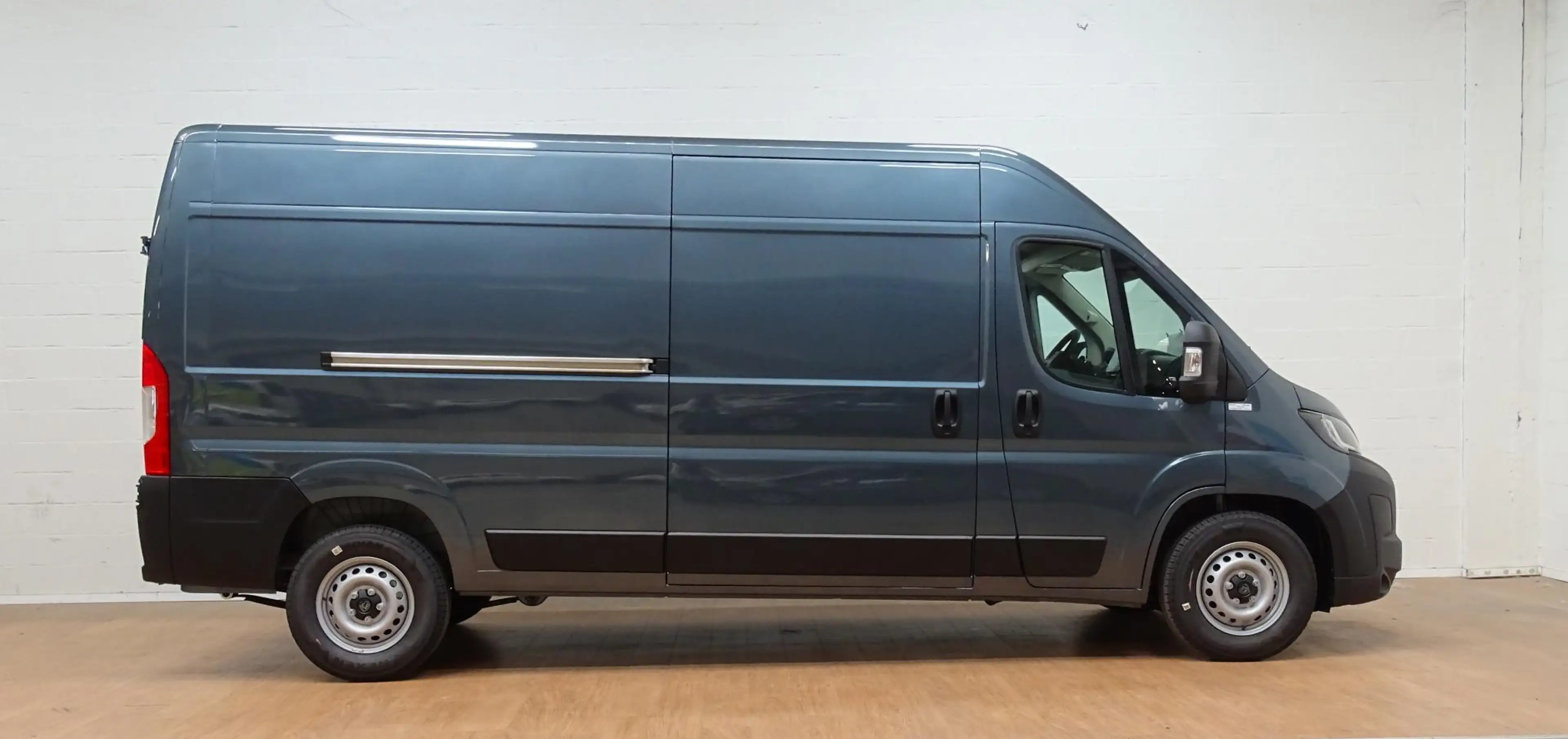 Peugeot Boxer 2.2 BlueHDi S&S 180 335 L3H2 Auto Heavy — photo 2