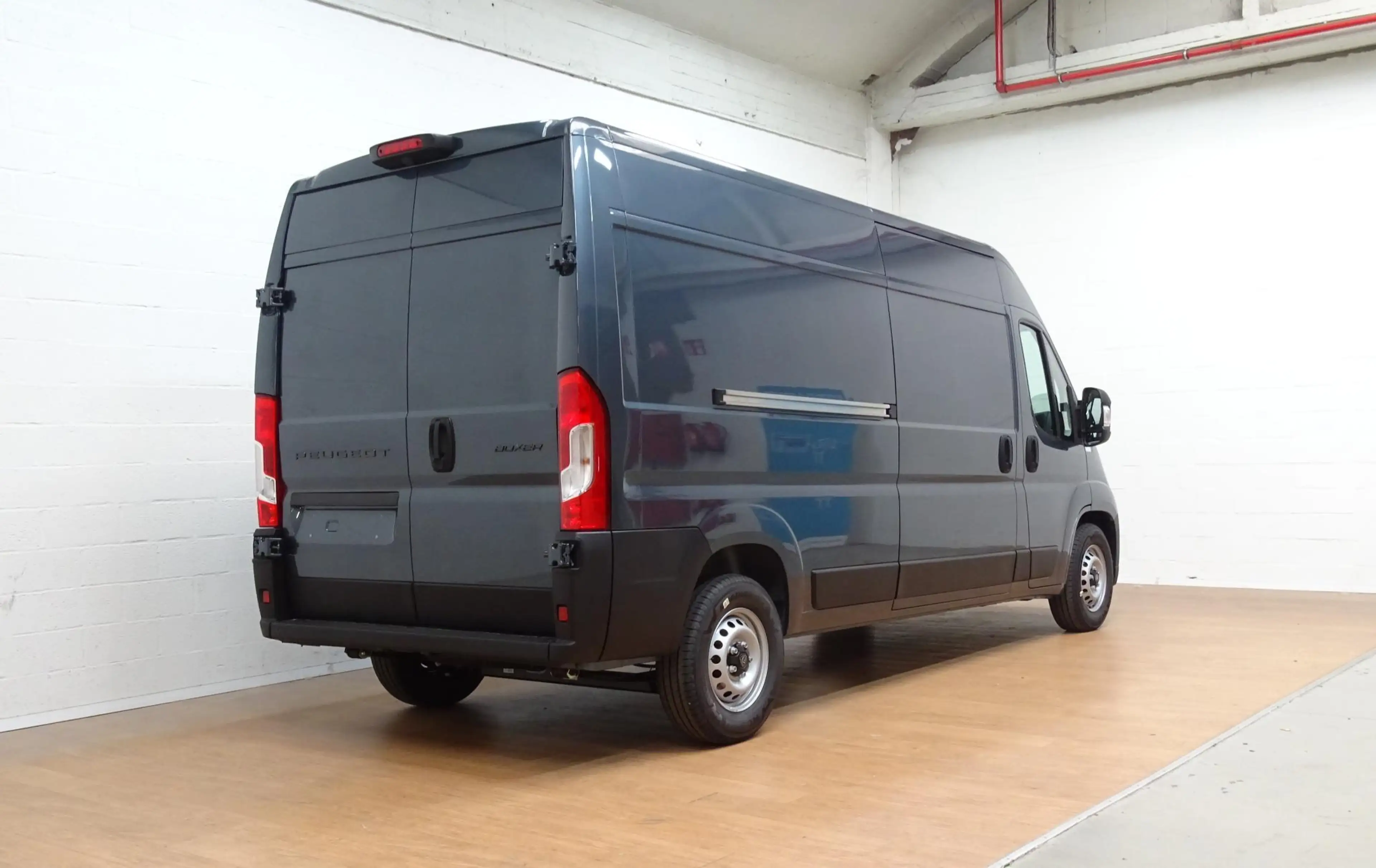 Peugeot Boxer 2.2 BlueHDi S&S 180 335 L3H2 Auto Heavy — photo 3