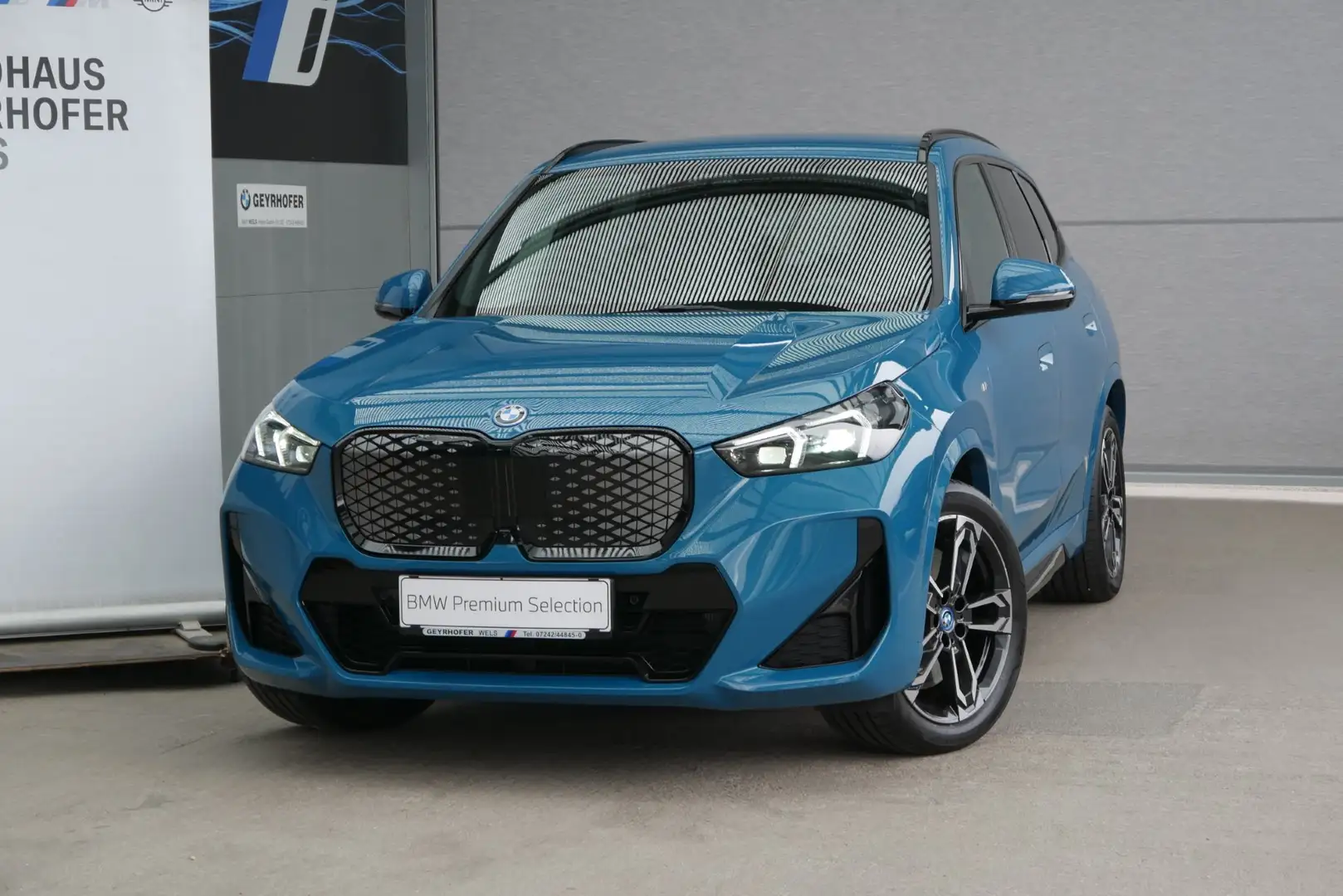 BMW iX1 eDrive20 M-Paket Pro/AHK/Aktivsitz/HUD/DA-Plus/H&K Sound* Blau - 2