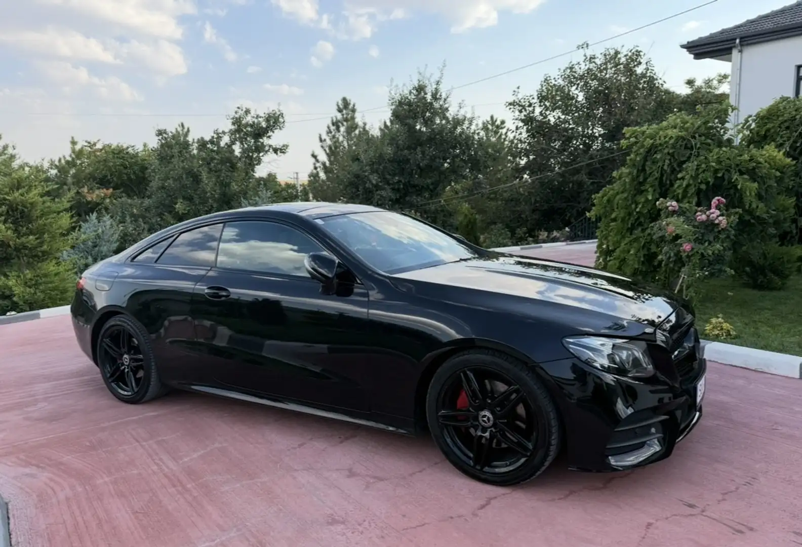 Mercedes-Benz E 200 Coupe 9G-TRONIC AMG Line - 1