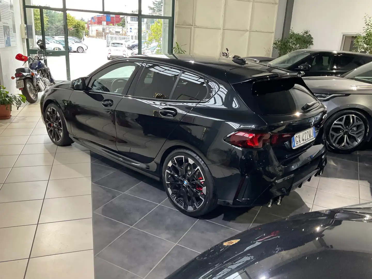 BMW 135 M135 xdrive M Technology II auto Zwart - 2