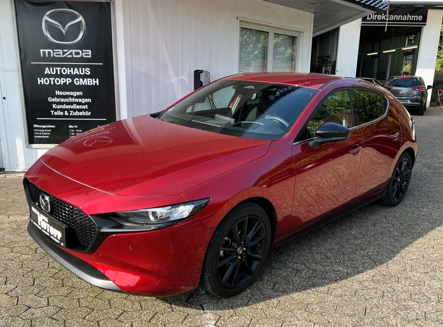 Mazda 3 2024 2.0L e-SKYACTIV-G 150 AUTOMATIK HOMURA Rot - 1