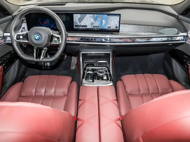 BMW 7 Series view 3