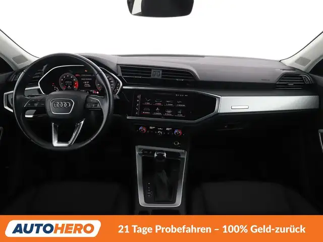 Audi Q3 view 12