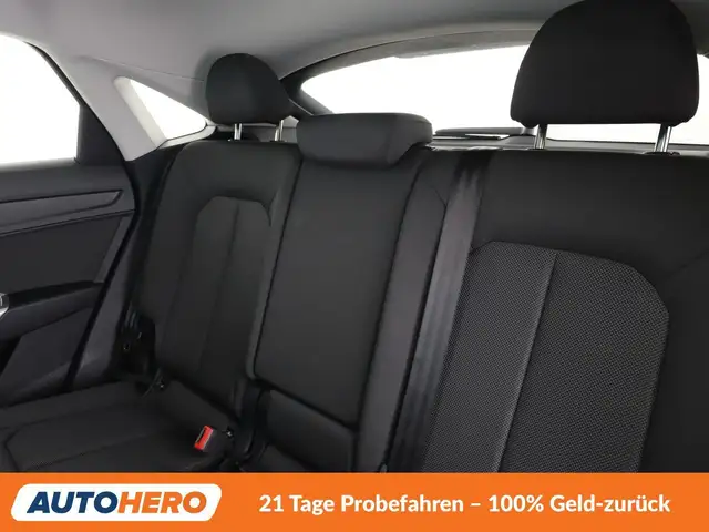 Audi Q3 view 14