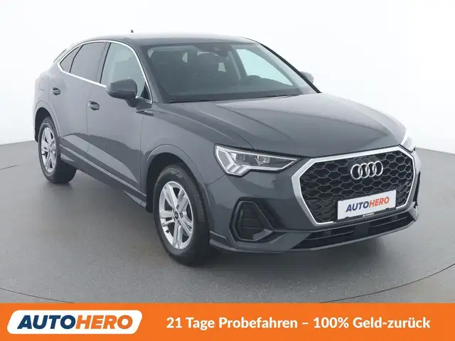 Audi Q3 view 8