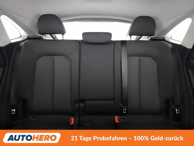 Audi Q3 view 15