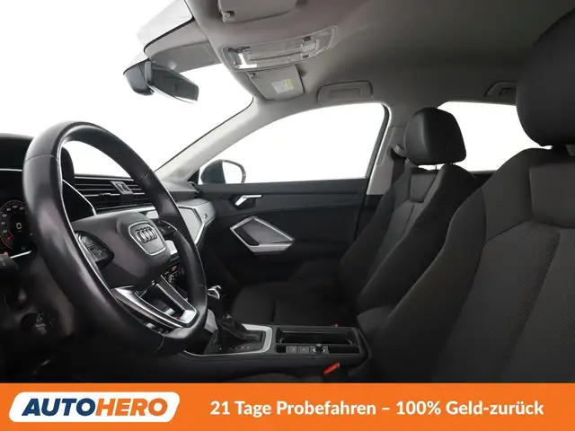Audi Q3 view 10