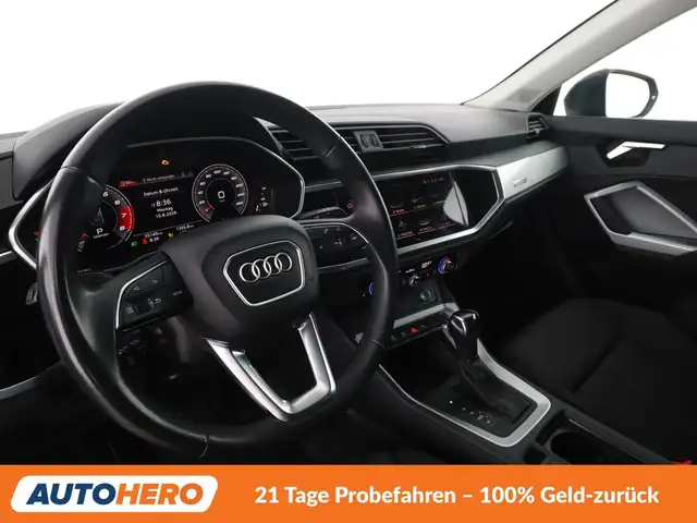 Audi Q3 view 11