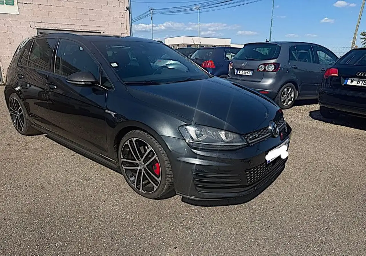 Volkswagen Golf Standard Model — photo 3