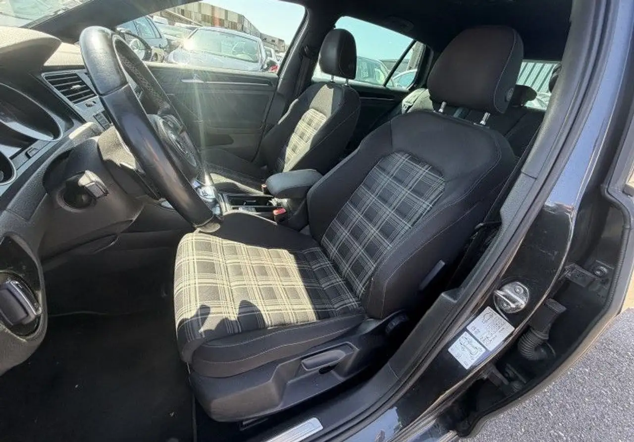 Volkswagen Golf Standard Model — photo 10