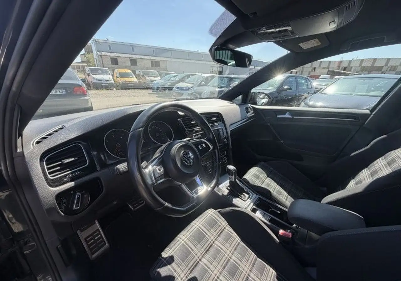 Volkswagen Golf Standard Model — photo 11