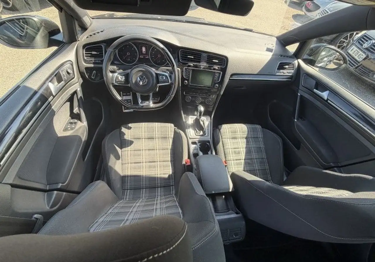 Volkswagen Golf Standard Model — photo 9