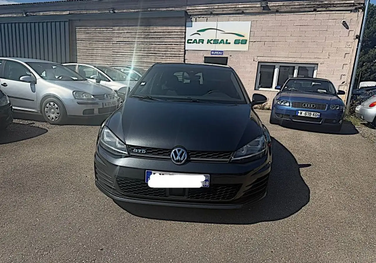 Volkswagen Golf Standard Model — photo 2