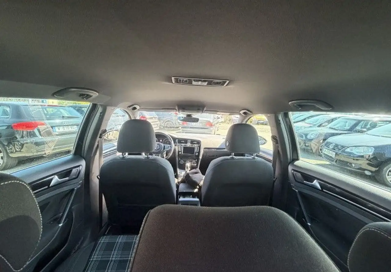 Volkswagen Golf Standard Model — photo 19