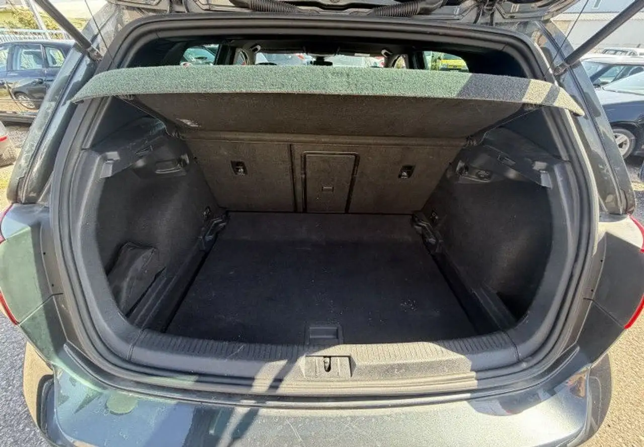 Volkswagen Golf Standard Model — photo 18