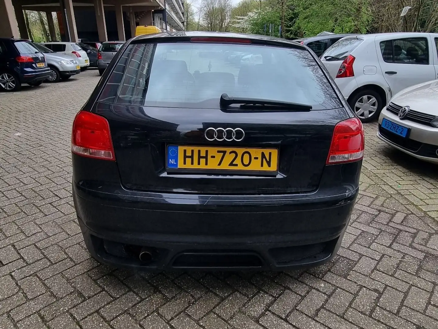 Audi A3 1.6 Attraction Czarny - 2