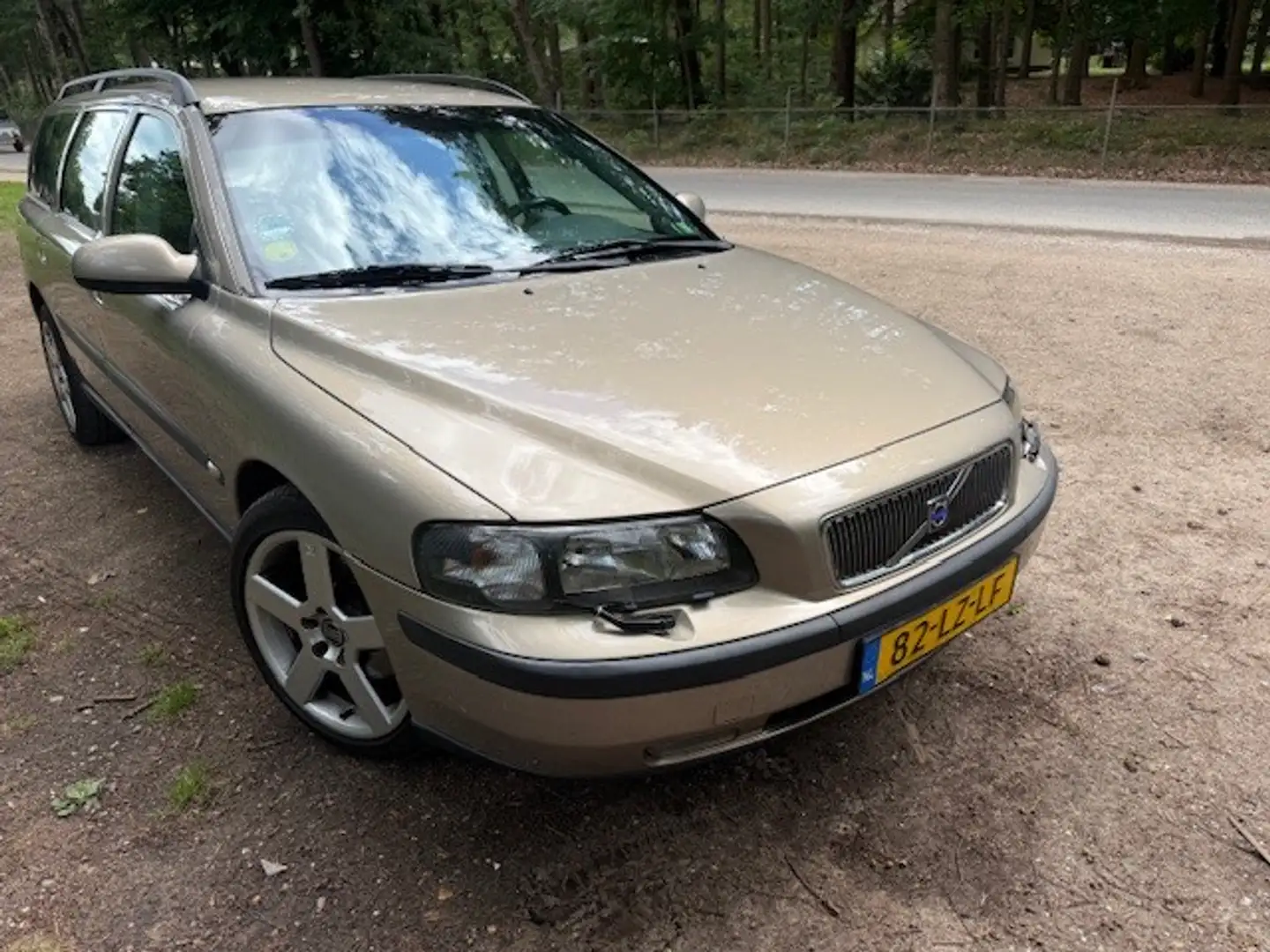 Volvo V70 2.4 Comfort Line Beige - 1