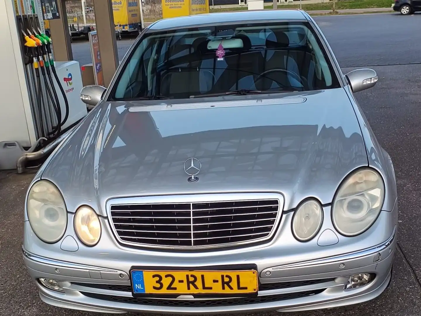 Mercedes-Benz E 200 E 200 . Avantgarde compressor Stříbrná - 1