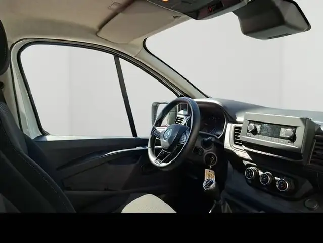 Renault Trafic view 13
