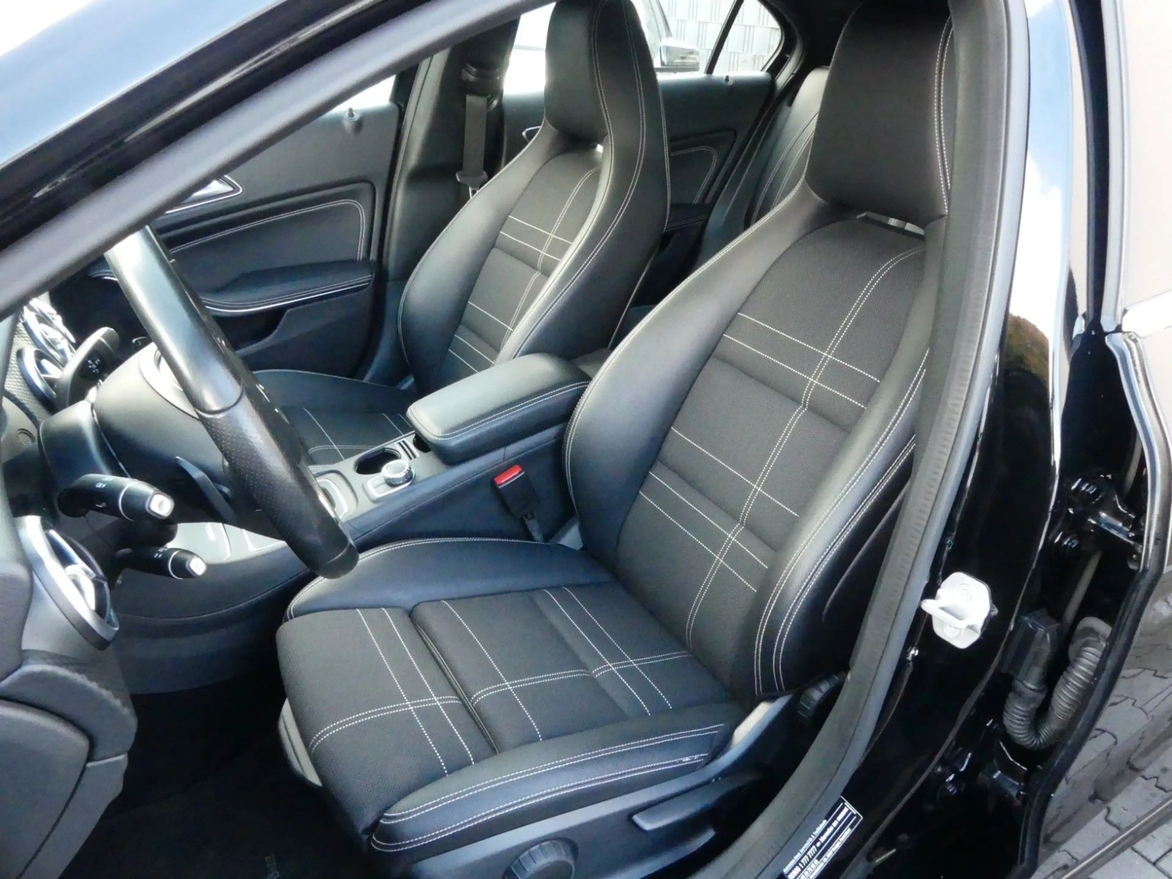 Mercedes-Benz A 200 A200d Automatik | Navi | Leder | SHZ | PDC — photo 8