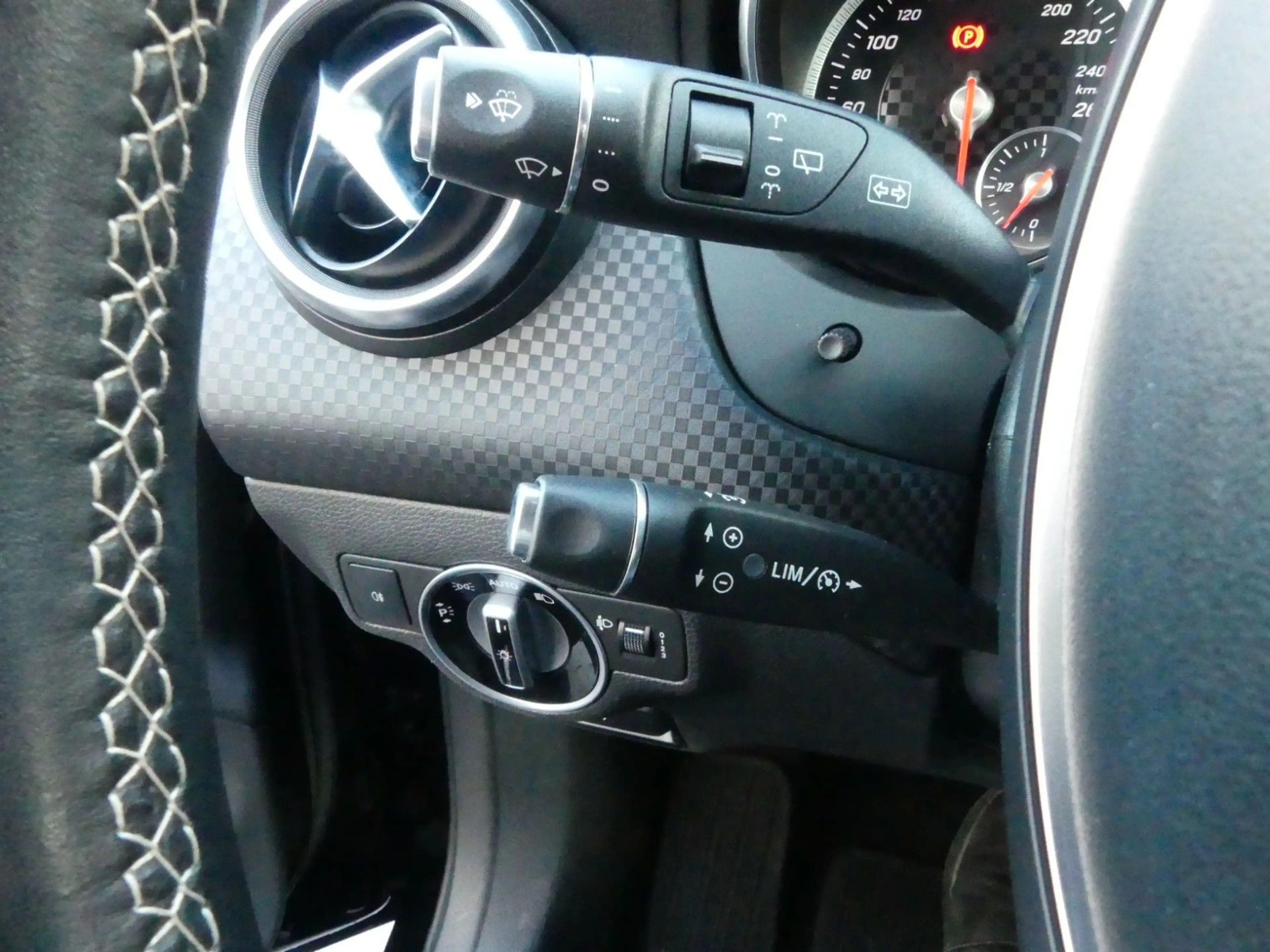 Mercedes-Benz A 200 A200d Automatik | Navi | Leder | SHZ | PDC — photo 11