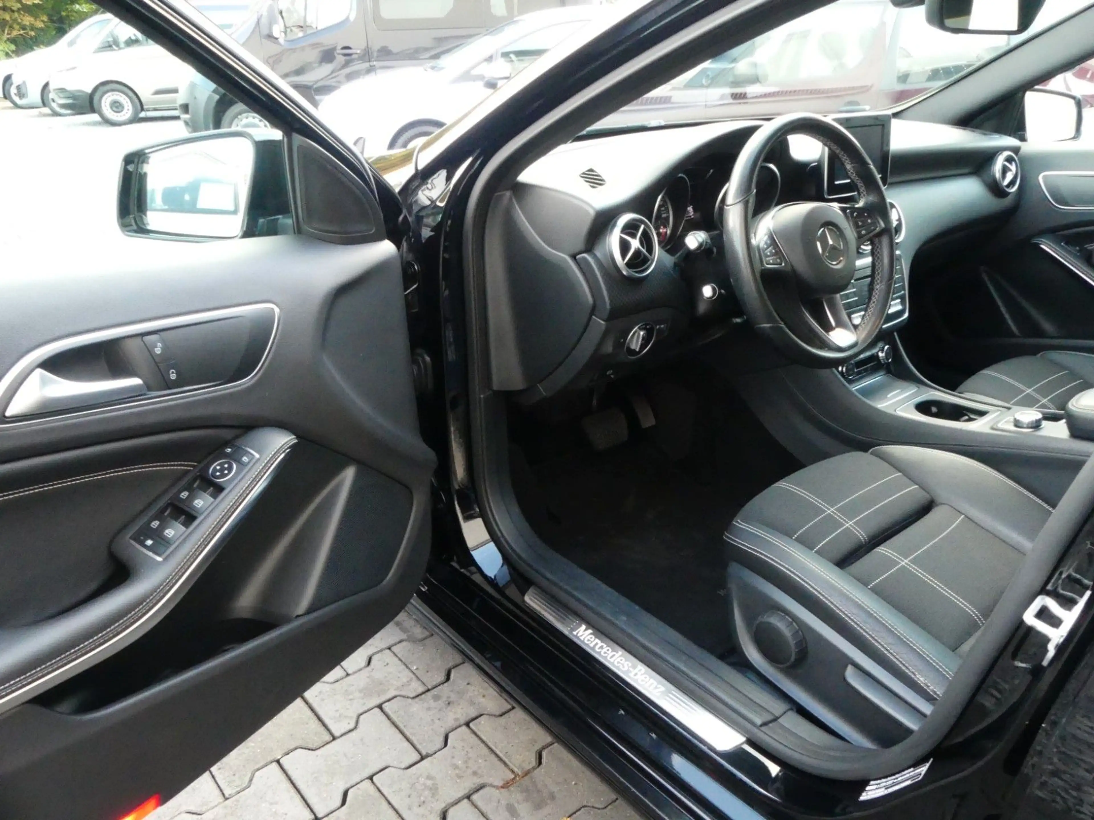 Mercedes-Benz A 200 A200d Automatik | Navi | Leder | SHZ | PDC — photo 7