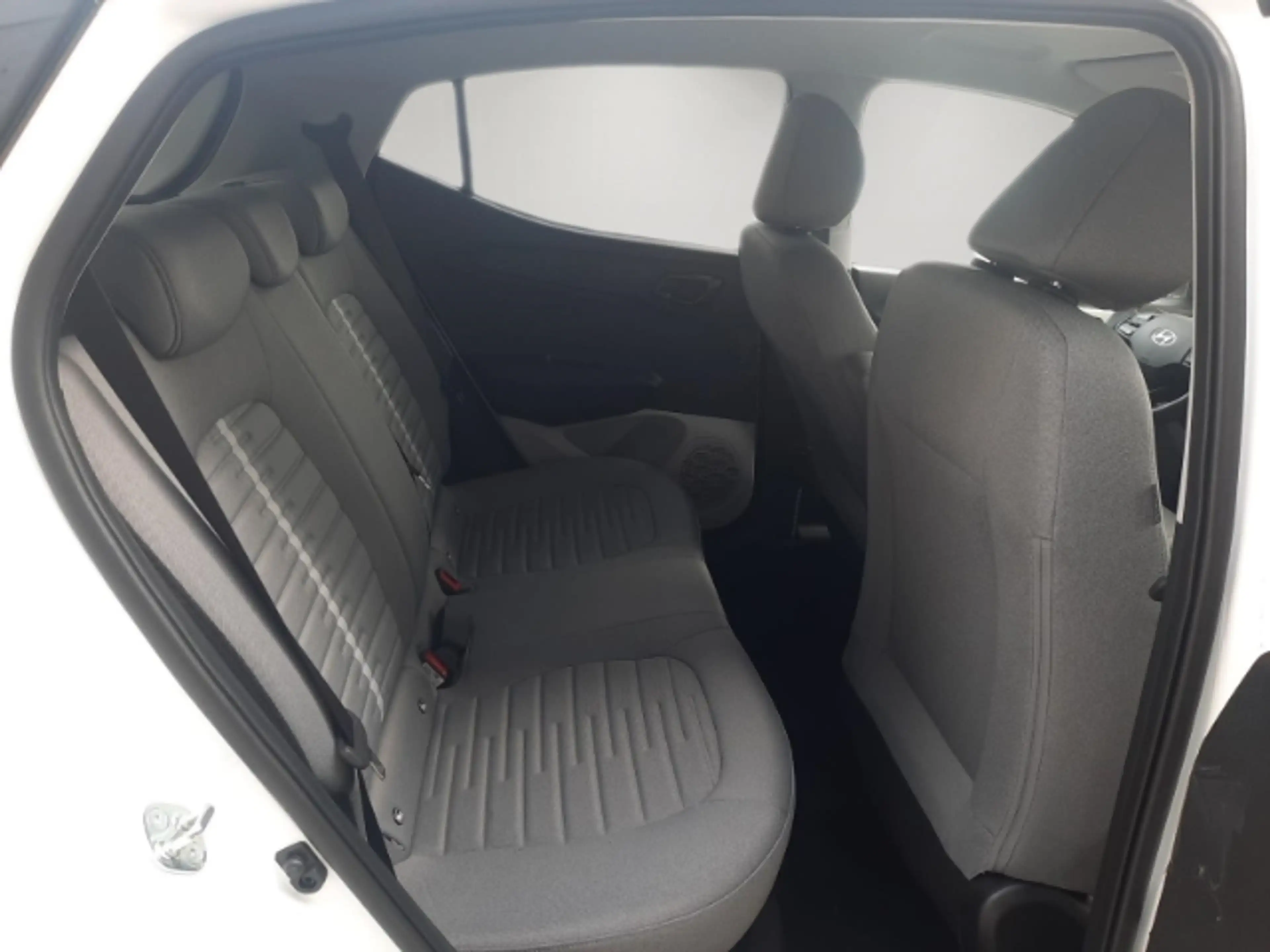 Hyundai i10 MY25 1.2 Prime Keyless Go 16'' NAVI Klima SHZ Kame — photo 13
