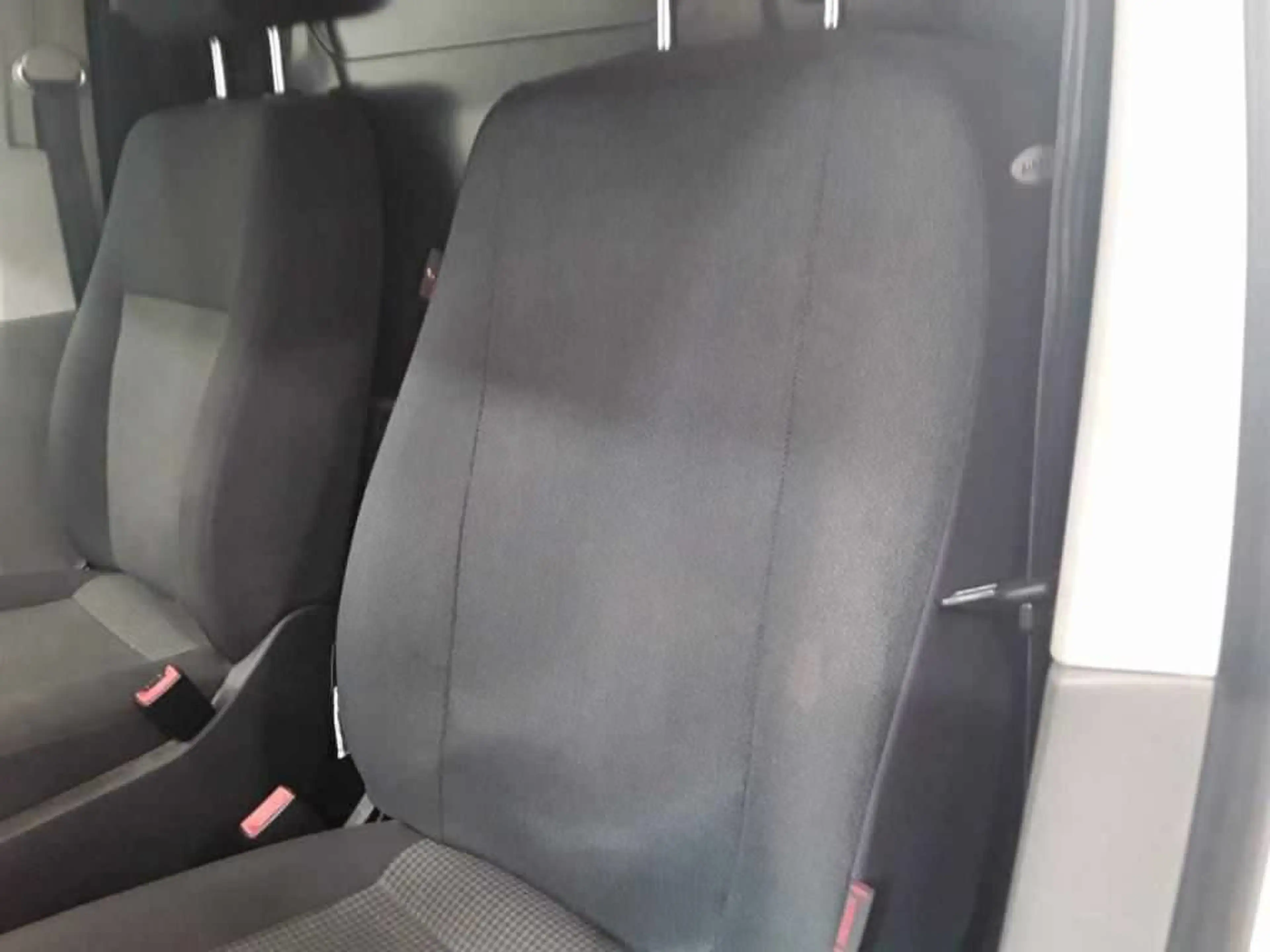 Volkswagen T6.1 Transporter e/LR/AHK/Klima/ Trennwand /Holzboden — photo 7