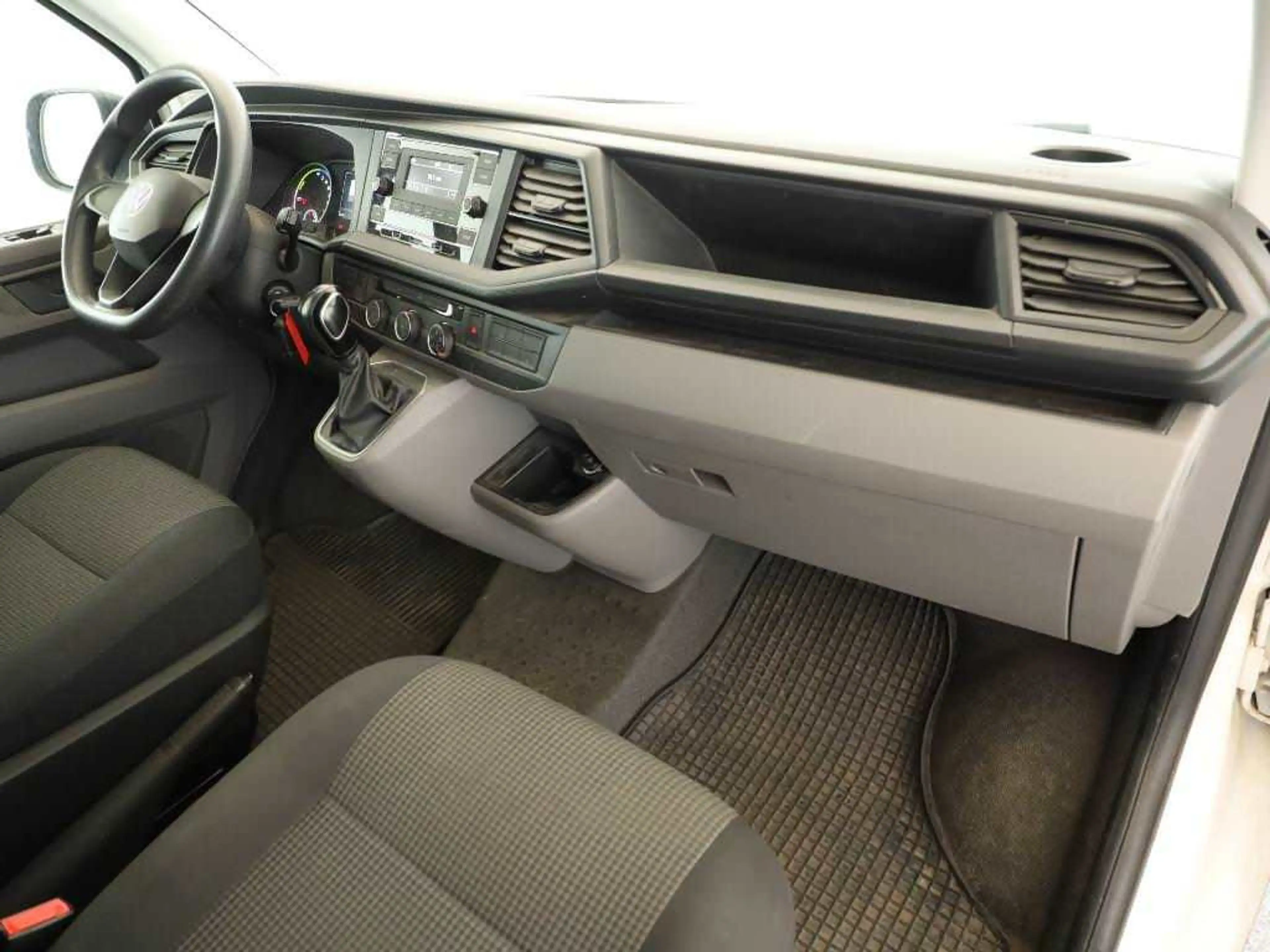Volkswagen T6.1 Transporter e/LR/AHK/Klima/ Trennwand /Holzboden — photo 4