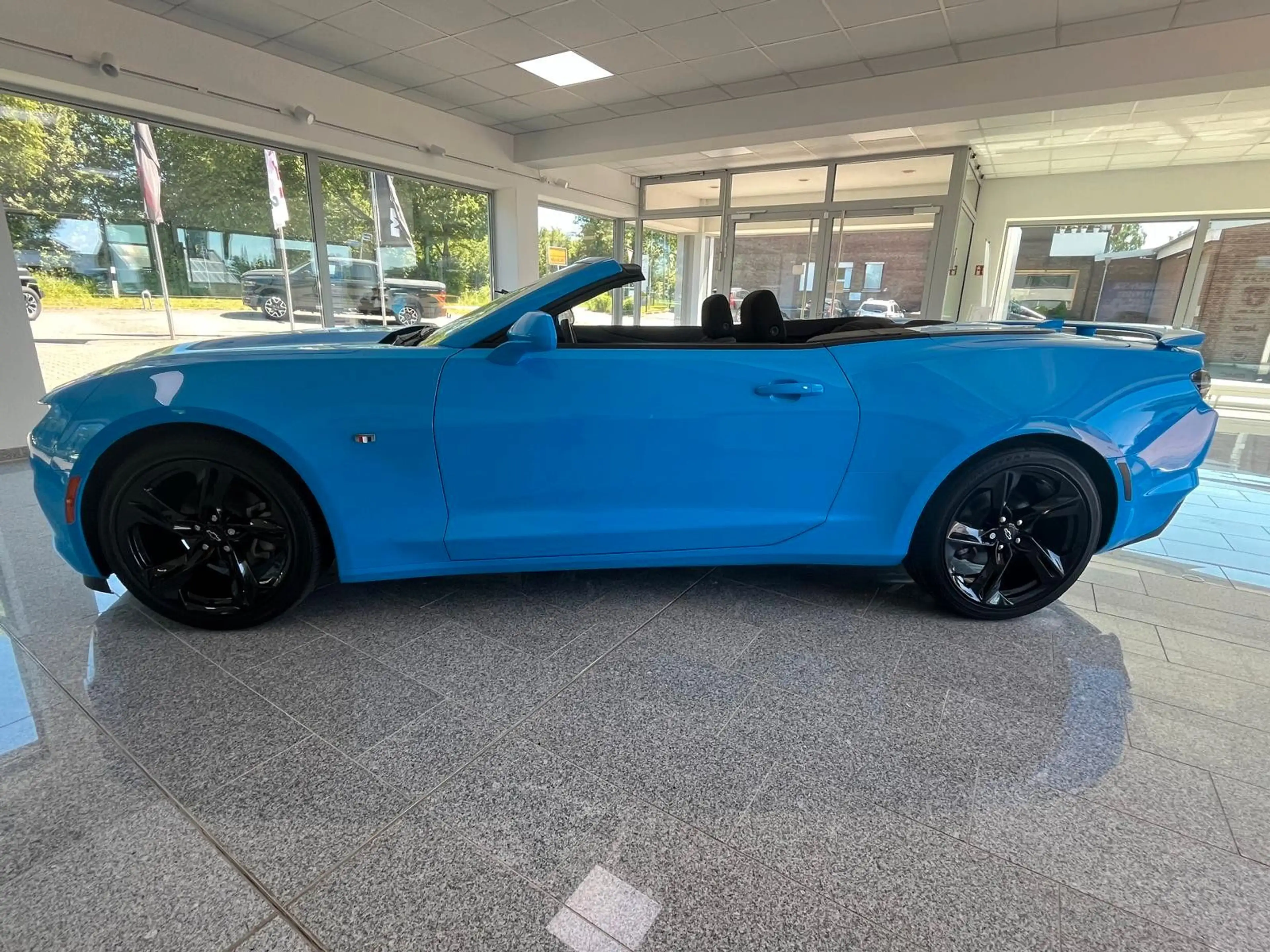 Chevrolet Camaro — photo 3