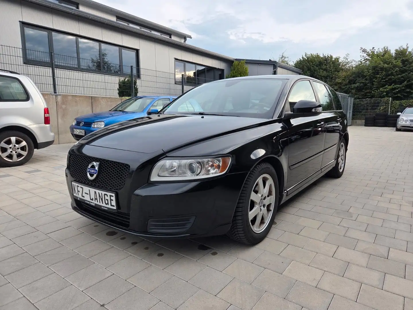 Volvo V50 Kombi D2 Kinetic Schwarz - 2