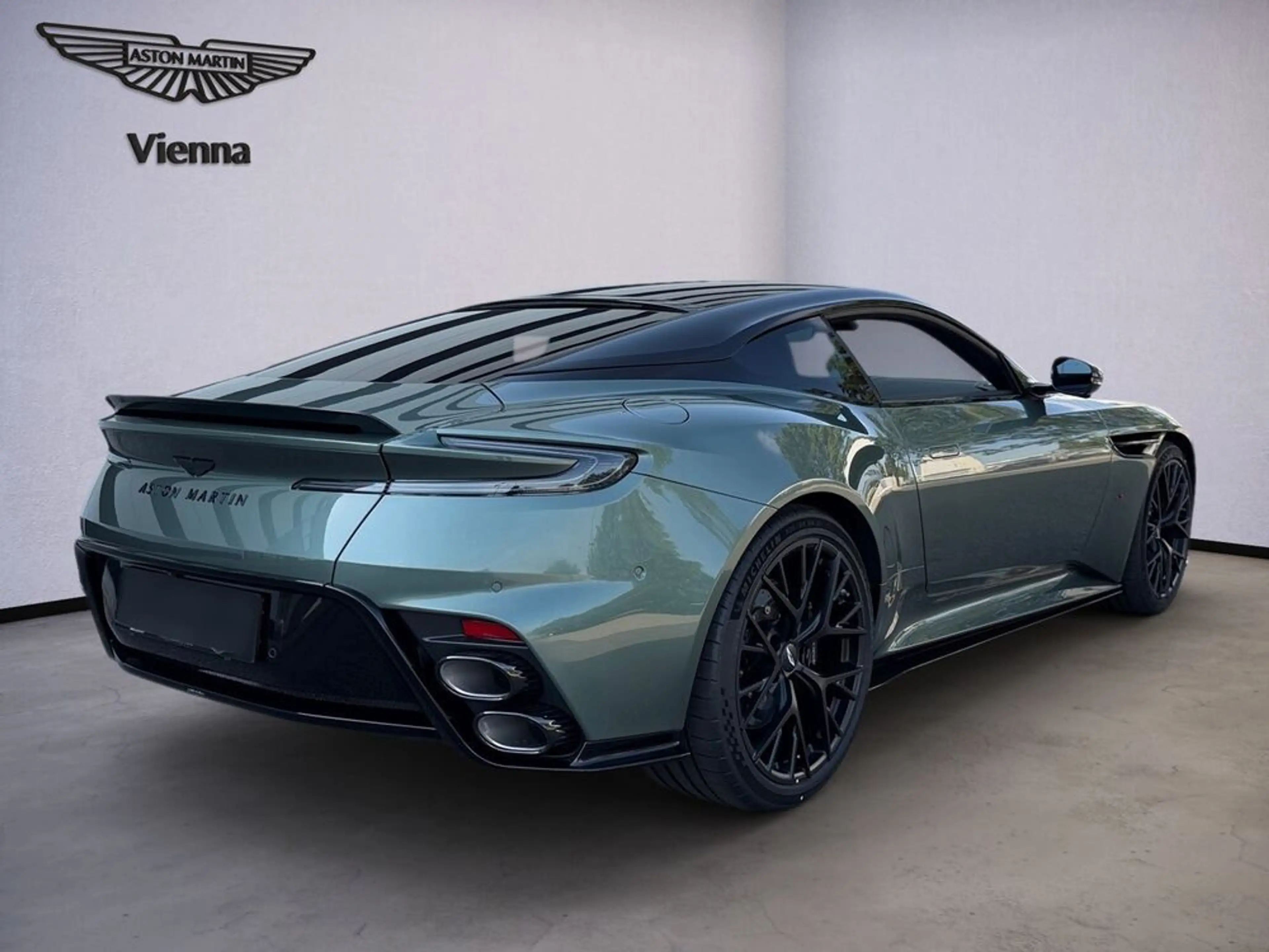 Aston Martin DB12 S Coupe | Chiltern Green | Black Pack — photo 3