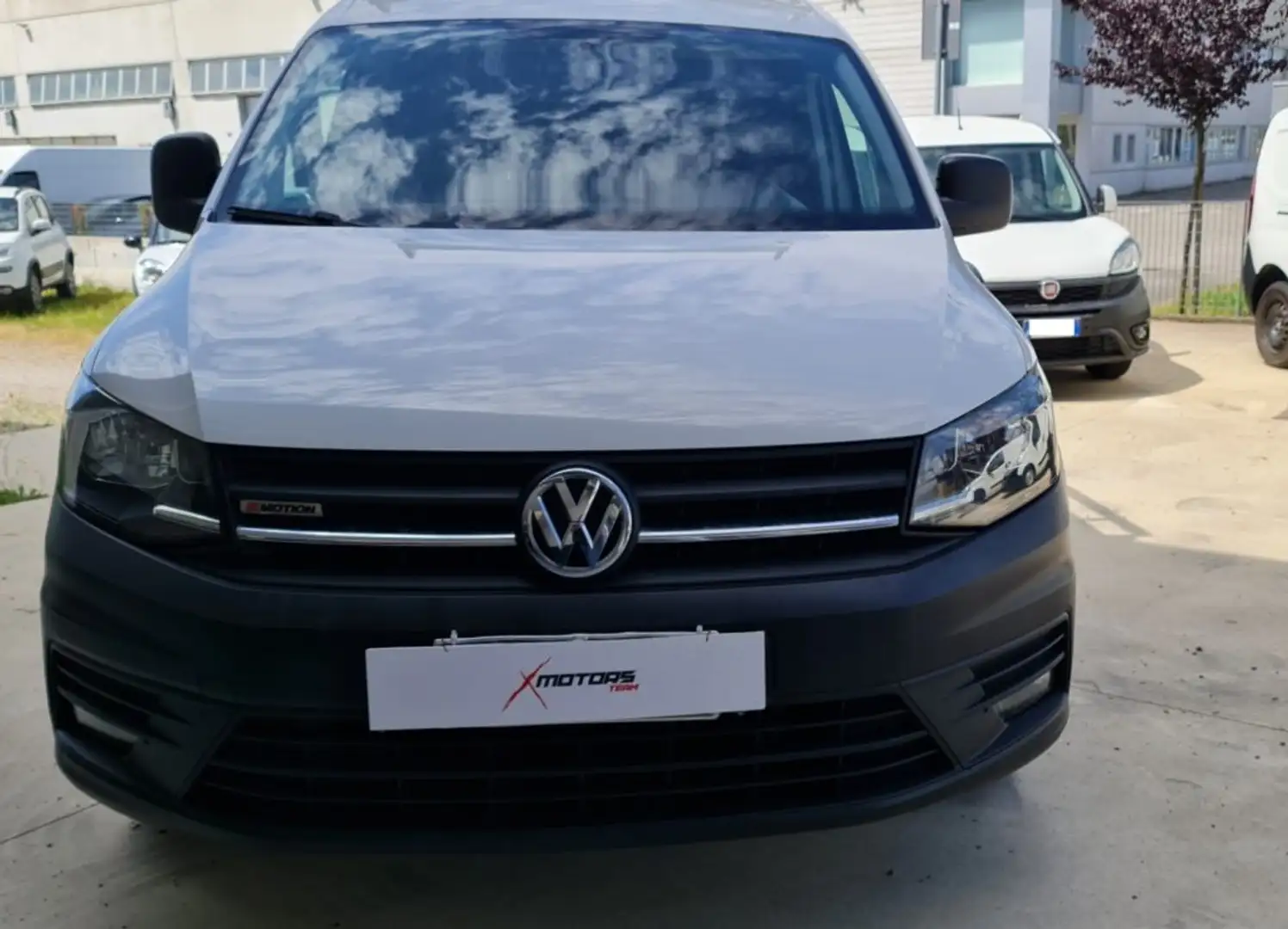 Volkswagen Caddy 2.0 TDI 122 CV 4Motion Furgone ATTREZZATO Weiß - 2