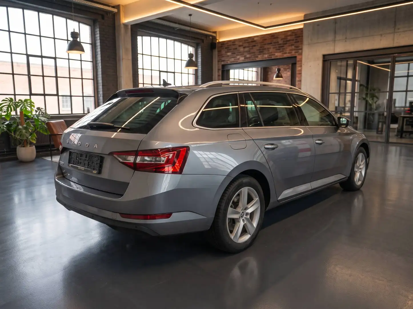 Skoda Superb Combi 2.0 TDI Ambition DSG | Virtual Cockpit | ACC Abstandstempomat | Lane Assist | LED-Scheinwerfer | Kessy Grau - 2