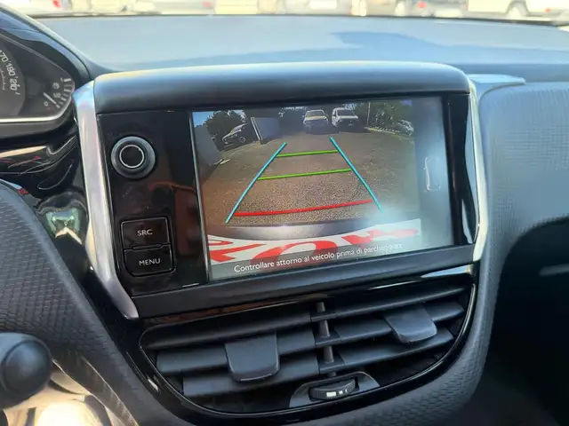 Peugeot 208 view 10