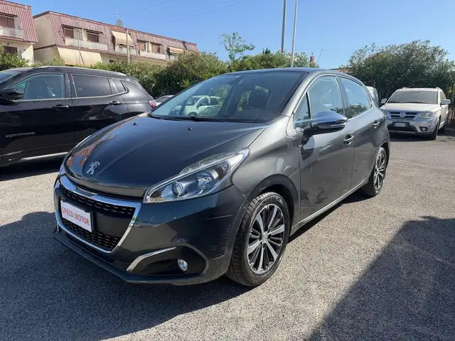 Peugeot 208 view 4