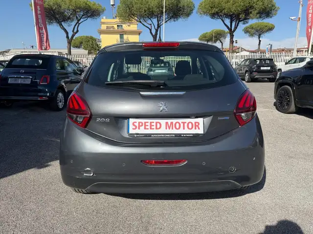 Peugeot 208 view 6