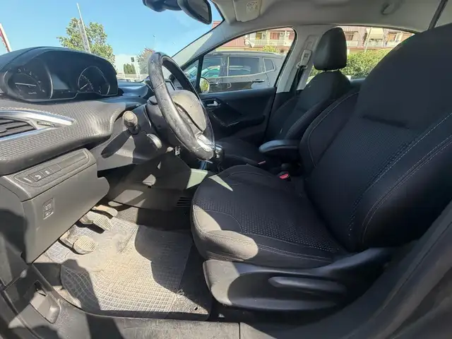 Peugeot 208 view 15