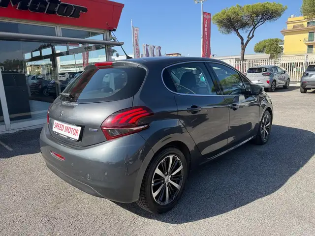 Peugeot 208 view 7