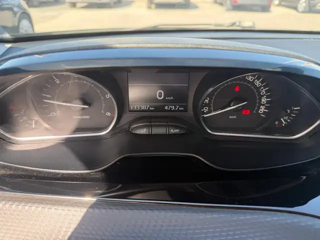 Peugeot 208 view 14
