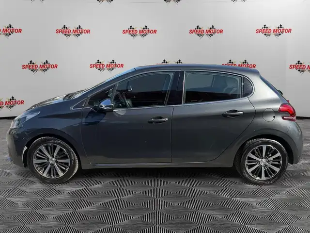 Peugeot 208 view 3