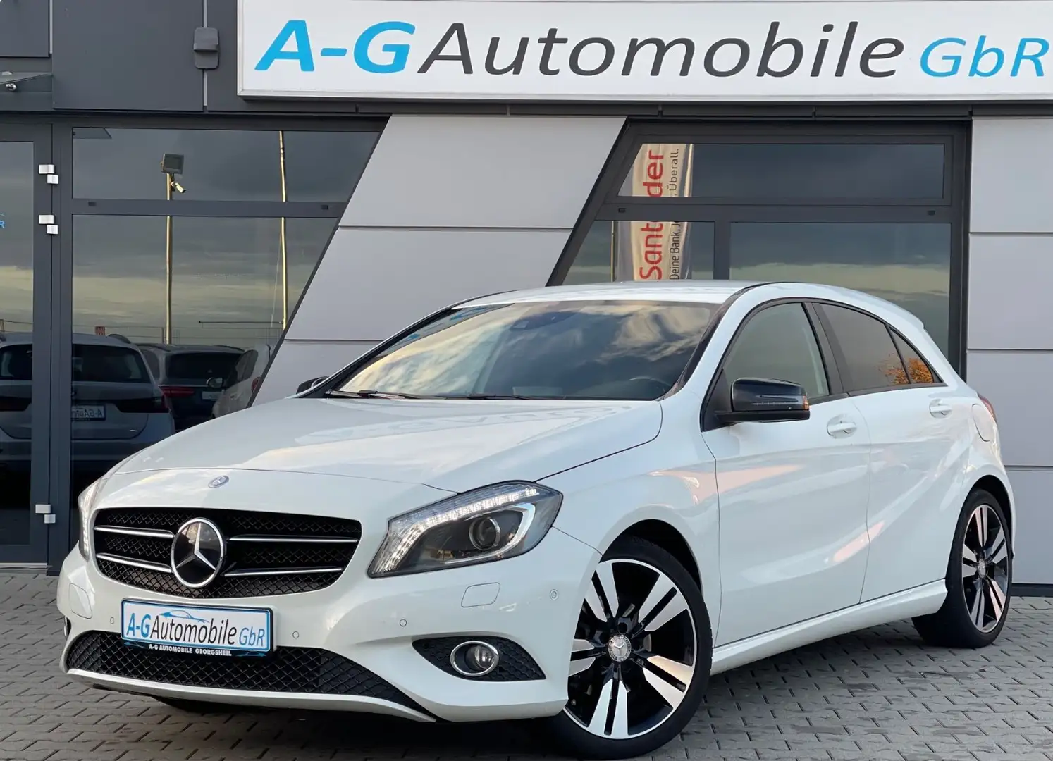 Mercedes-Benz A 200 d Automatik Night-Paket Standheizung 18"LM Weiß - 1